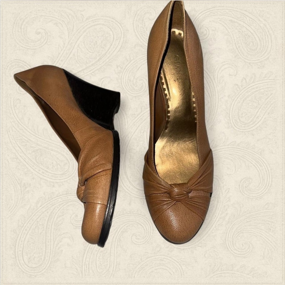 Round toe leather wooden wedges size 6.5